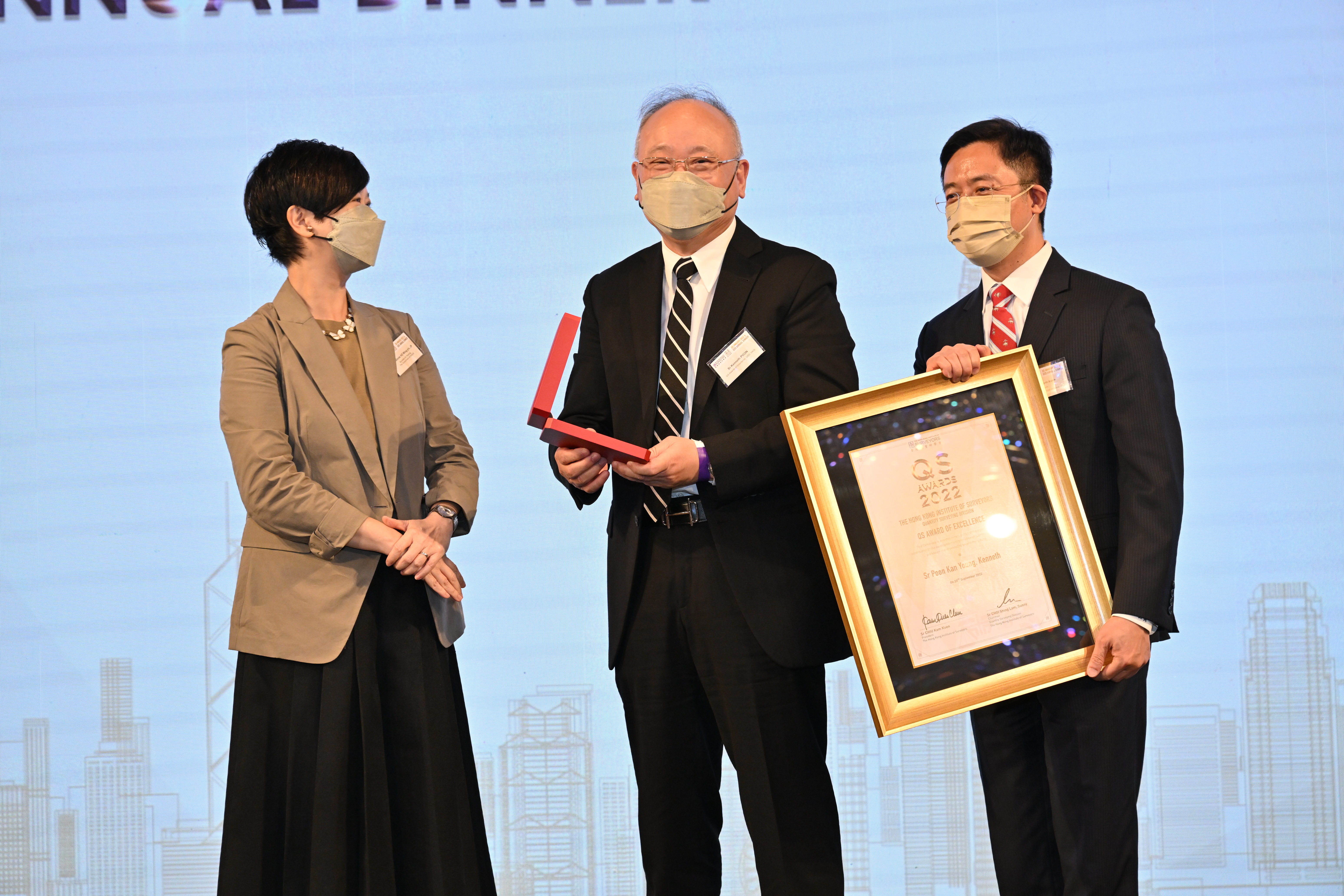 立齐香港公司董事潘根浓先生 被香港测量师学会颁授2022年度 「卓越工料测量师」奖状